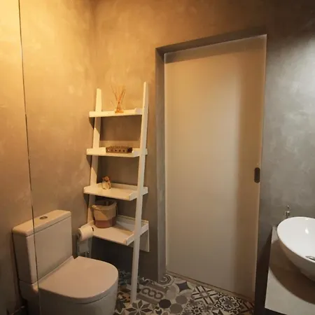 A Casa Lagos, * לאגוּ‏ש